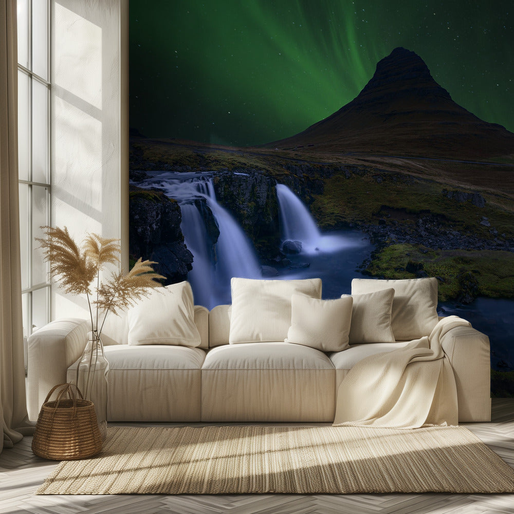 Kirkjufell... Boreaalisen vihreän taivaan alla | Valokuvatapetit