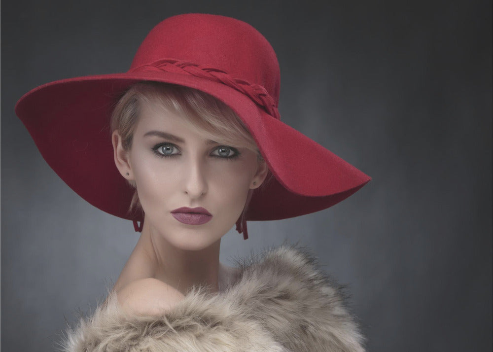 Il cappello rosso di Amber | Stampe su Tela