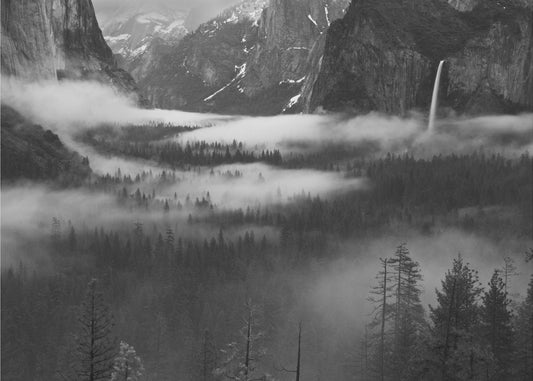 Tåge flyder i Yosemite Valley | Fototapeter