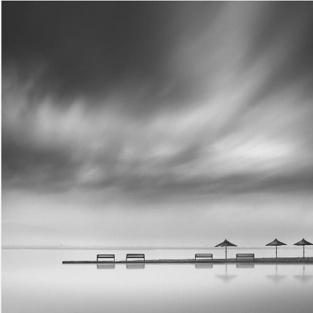 Quatre bancs et trois parasols | Tableaux sur Toile